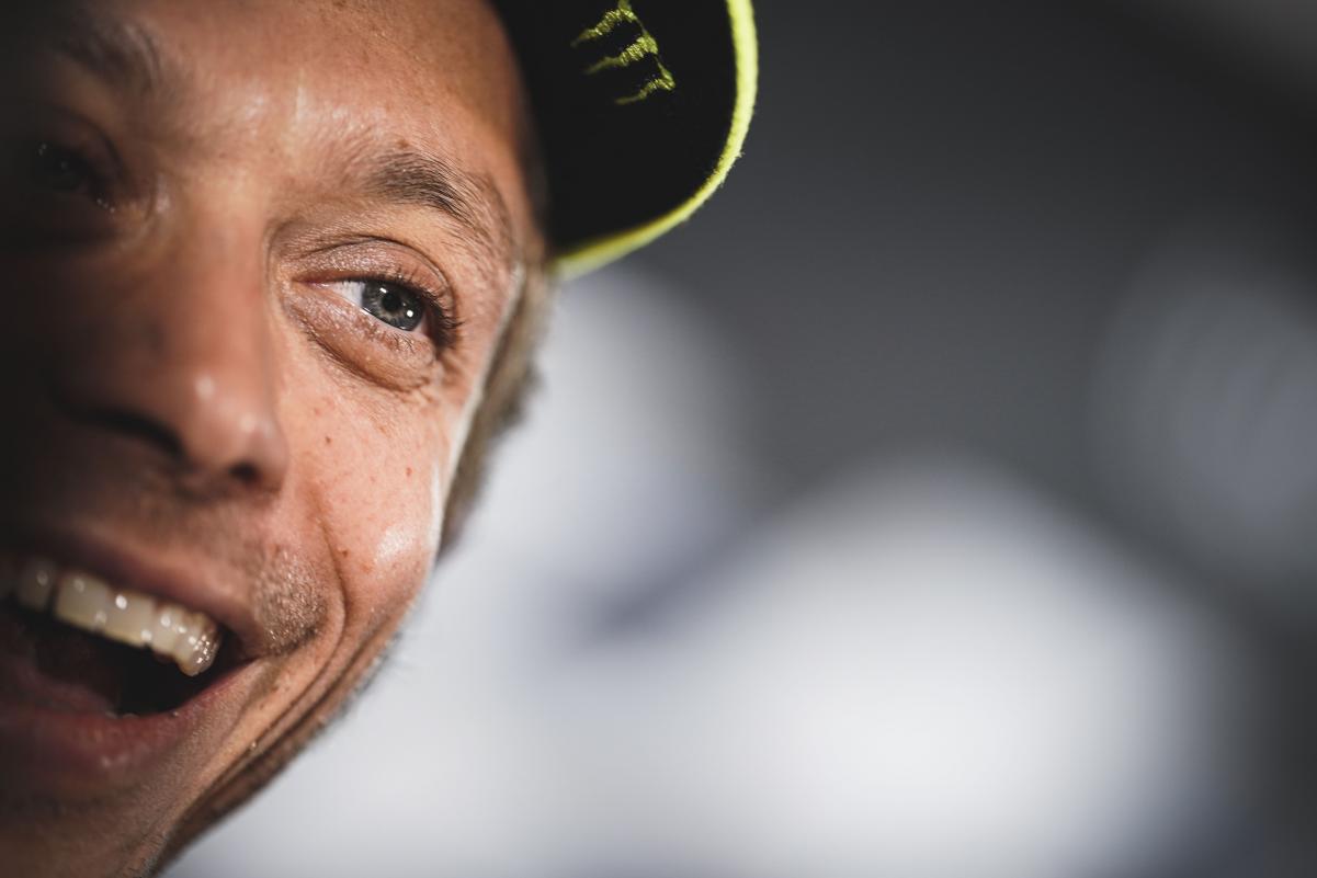 MotoGP : Valentino Rossi épate encore un pilote de Formule 1, Max Verstappen