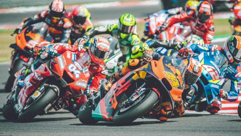 MotoGP, Pit Beirer (KTM) : « 8 motos identiques pour passer au niveau supérieur »