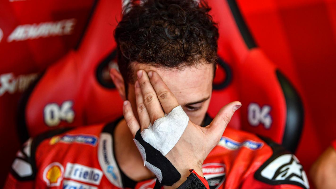 MotoGP Jerez 1 J2 : Andrea Dovizioso (Ducati/8) félicite Miller et Bagnaia devant lui avec des GP20