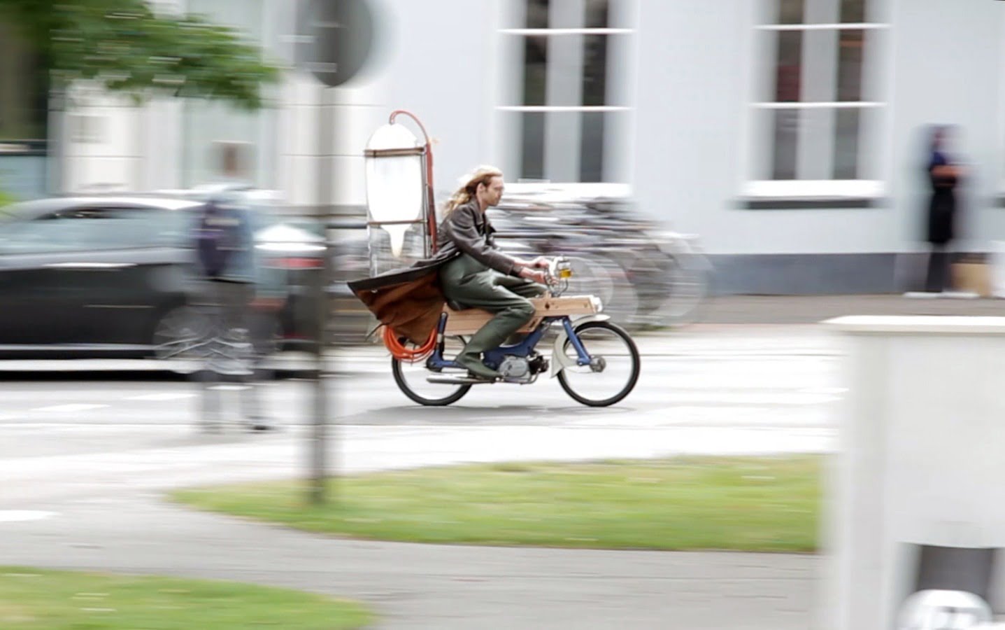 Insolite : Un ingénieur néerlandais se construit un deux-roues écolo fonctionnant au méthane [Vidéo]