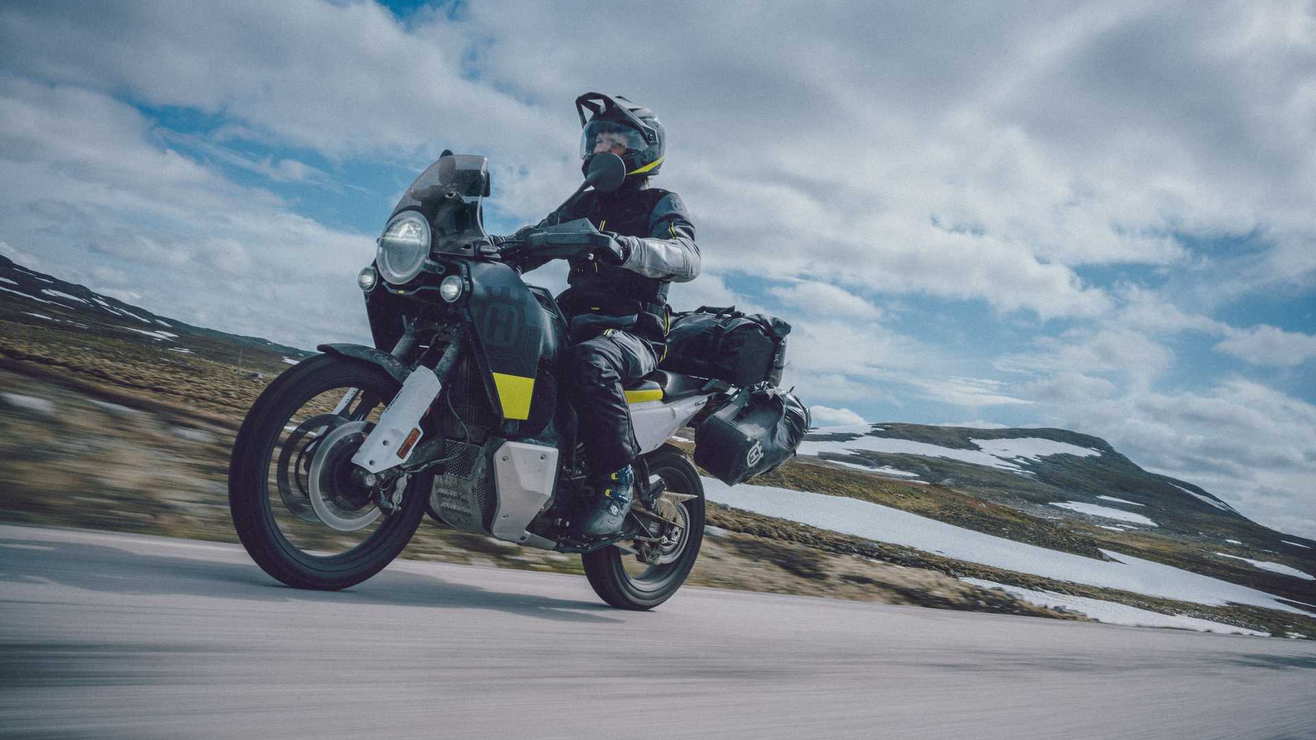 [Street] Husqvarna Norden 901, elle arrive en concession !