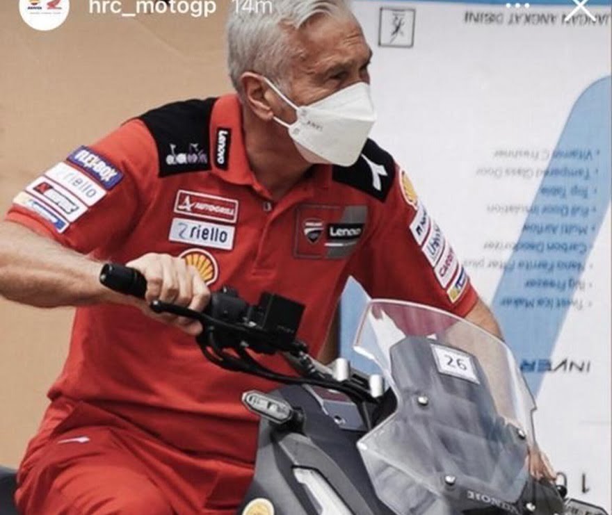 People MotoGP : quand Davide Tardozzi de Ducati se fait épingler par Honda