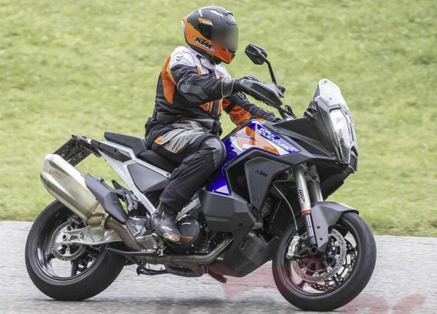 [Street] KTM prépare l’anti Ducati Multistrada Pikes Peak avec la 1290 SMT, espionnée en plein test