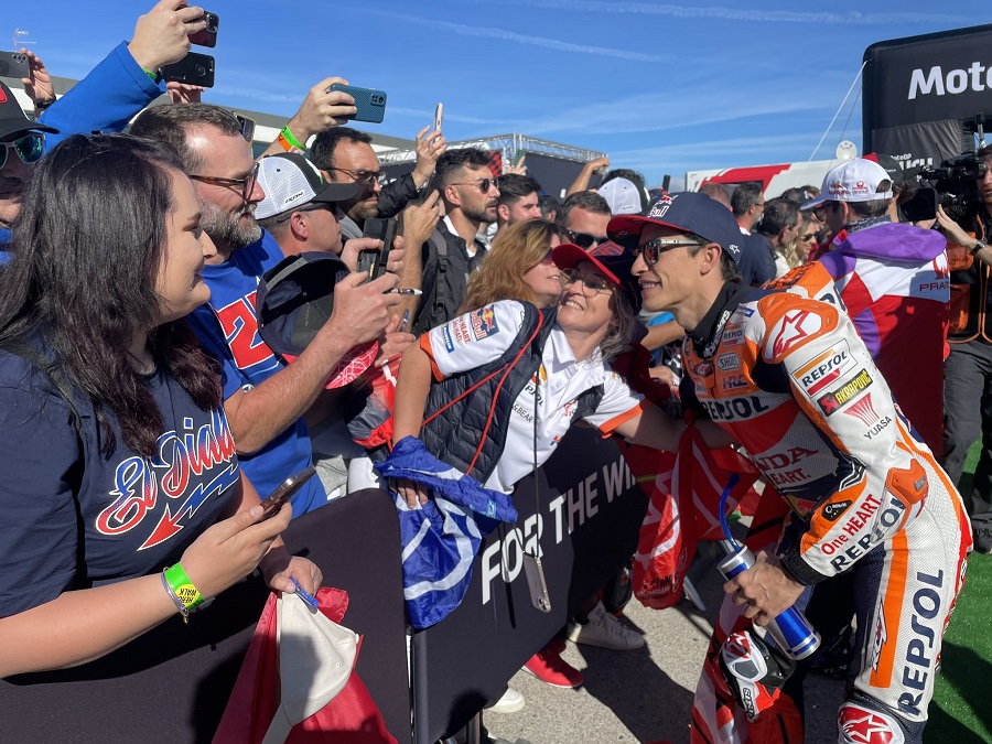 MotoGP Portugal Portimao J3, la première parade des pilotes a eu lieu : « il fallait bien monter dans la remorque pour promener les moutons riches », mais qui a dit ça ?