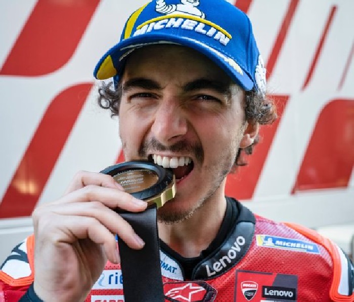 MotoGP, Pecco Bagnaia répond à Fabio Quartararo sur le Sprint : « on disait qu’il était impossible de dépasser à cause de l’aérodynamisme, maintenant c’est une jungle, avec le même aérodynamisme ? »