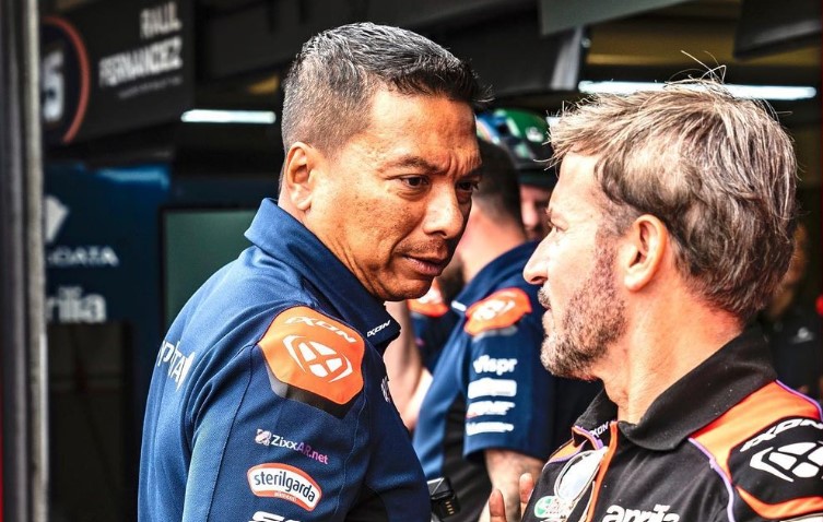 MotoGP, que ce soit avec Yamaha ou Aprilia, Razlan Razali mène le même combat : « quatre RS-GP usine, c’est trop cher pour nous, sauf si RNF nous paie pour ça » reconnait Massimo Rivola