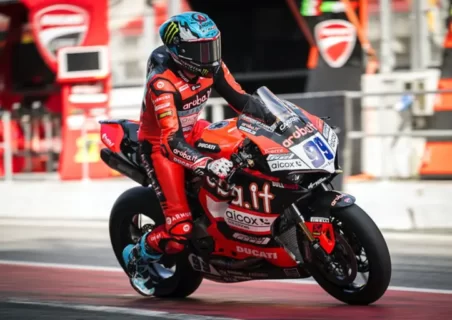 WSBK Supersport Barcelone : encore une Superpole pour Adrian Huertas, mais Stefano Manzi n'abandonne pas