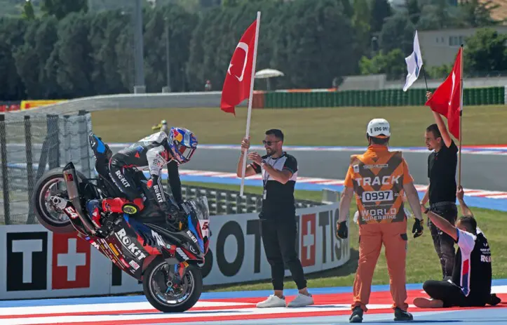 WSBK Superbike Misano Course 2 : Toprak Razgatlioglu trois sur trois, BMW fait le plein en Romagne