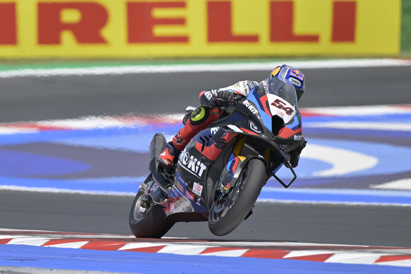 WSBK Superbike Misano Pirelli : Des pneus Pirelli standard pour la pole position, le tour record et les victoires de Toprak Razgatlioğlu