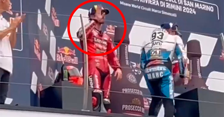 MotoGP, Pecco Bagnaia est intervenu contre les huées à Misano et Marc Marquez a apprécié : « son geste en dit long sur lui »